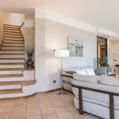 La Perla View Quiet Private Location Villa