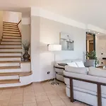 La Perla, Βίλα